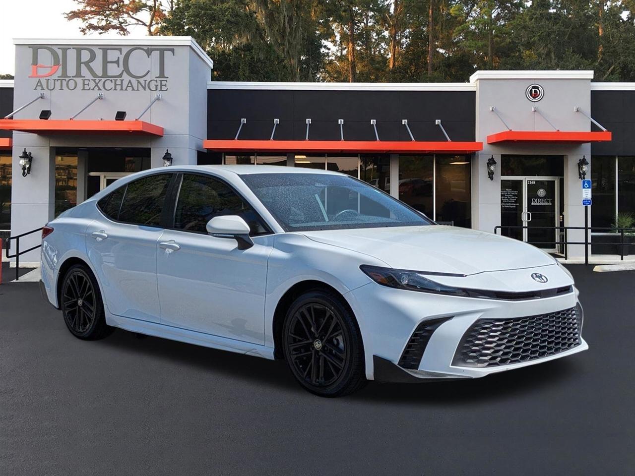 Toyota Camry Hybrid XLE 2025