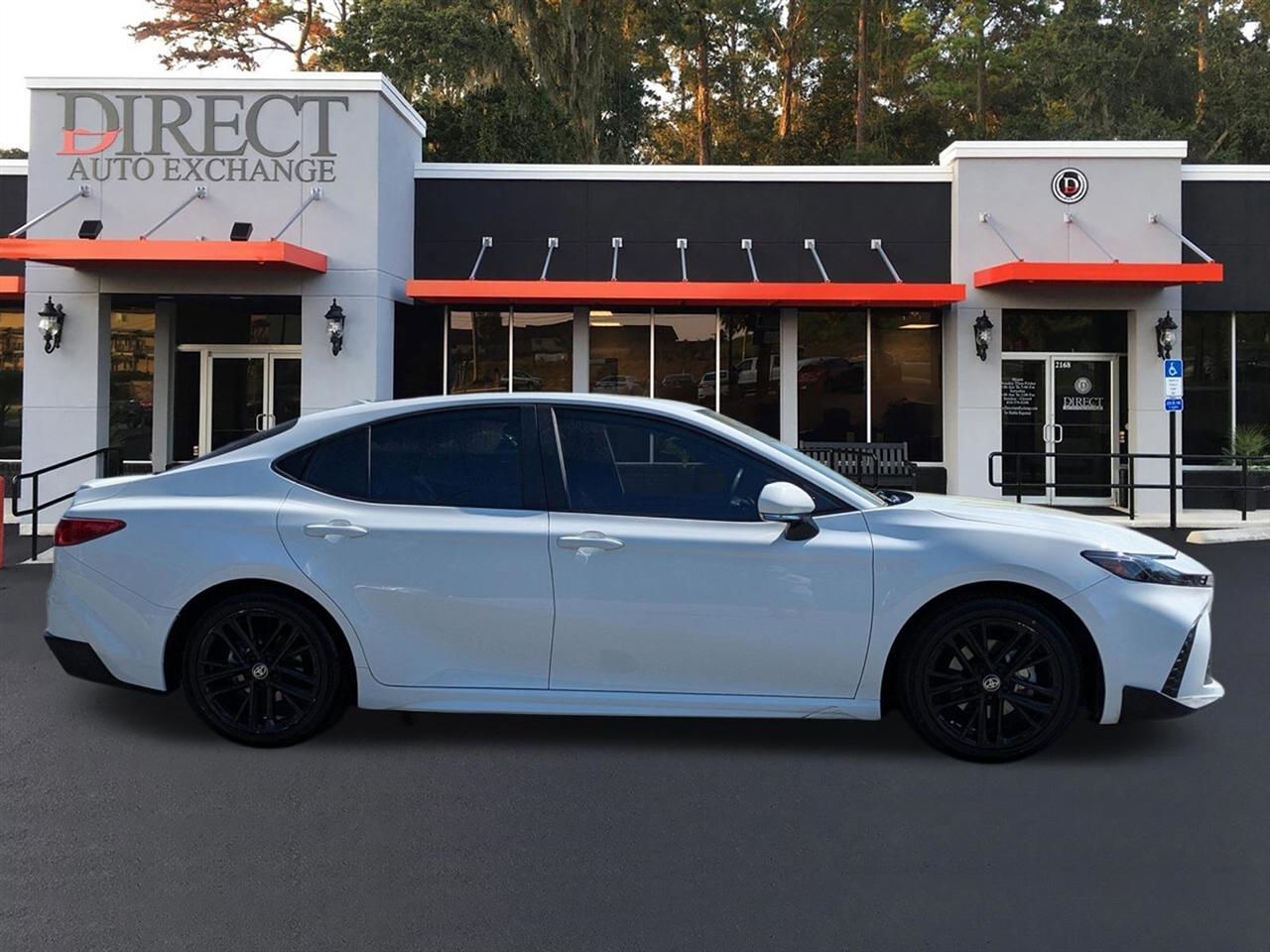 Toyota Camry Hybrid XLE 2025