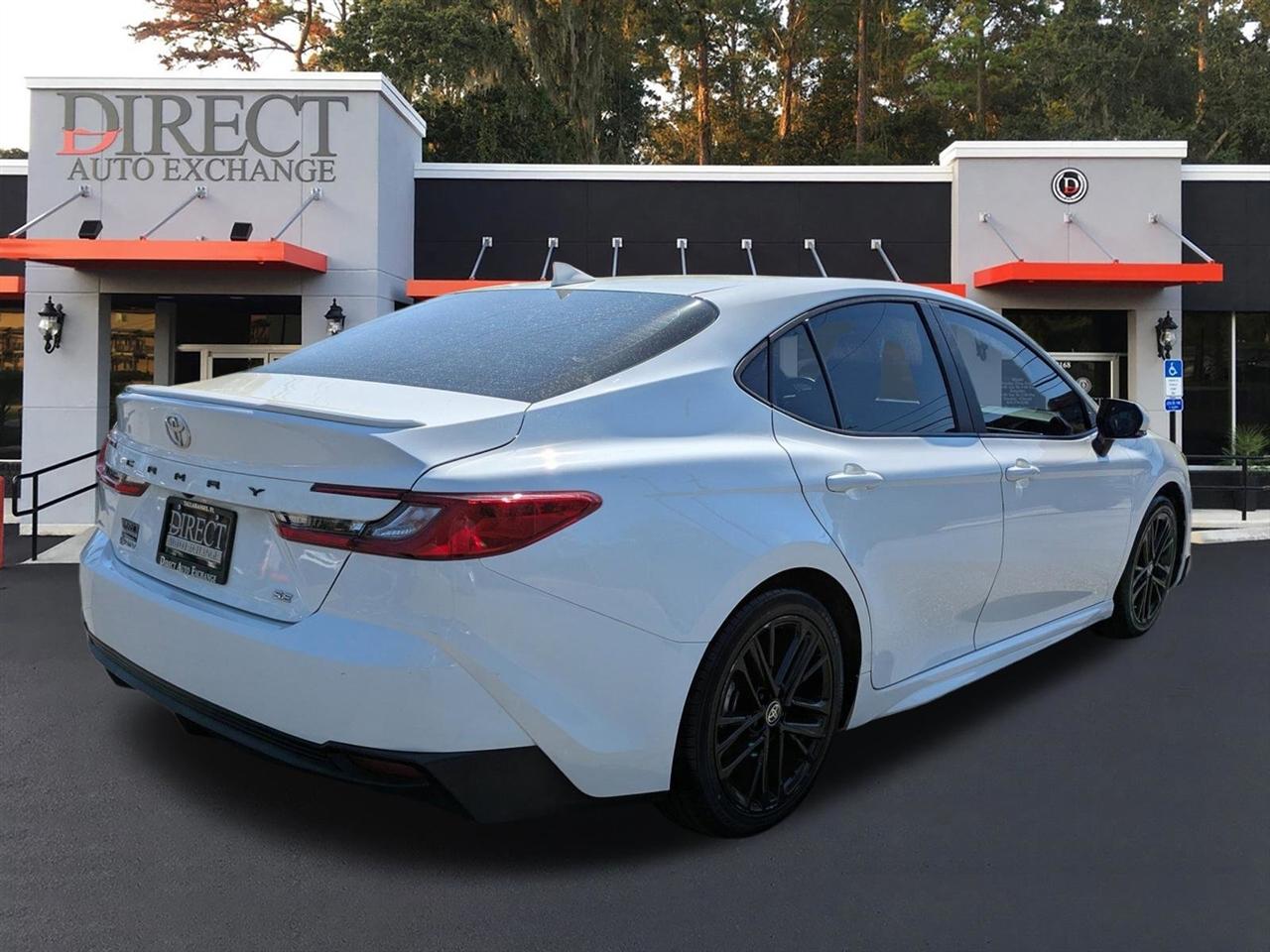 Toyota Camry Hybrid XLE 2025