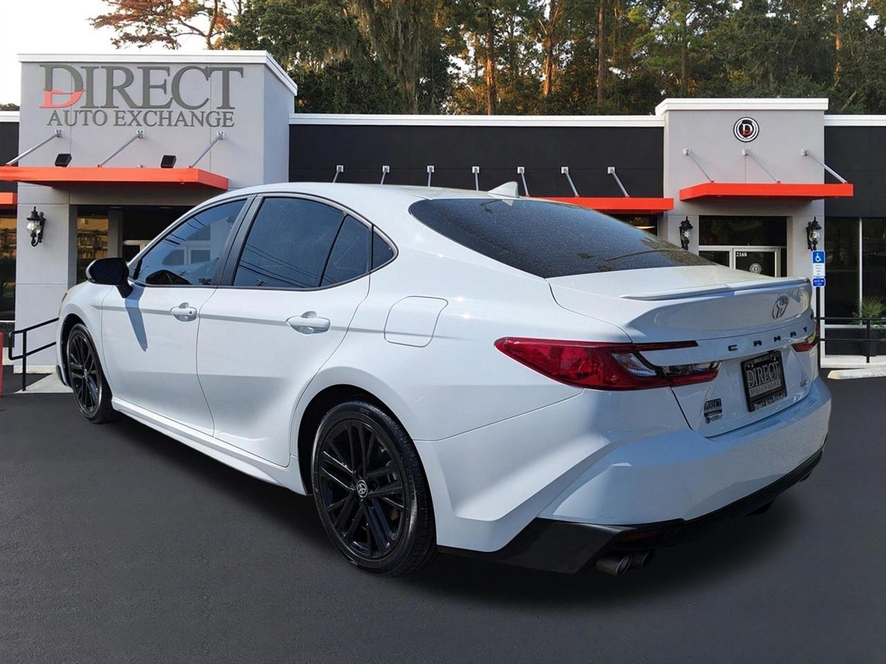 Toyota Camry Hybrid XLE 2025