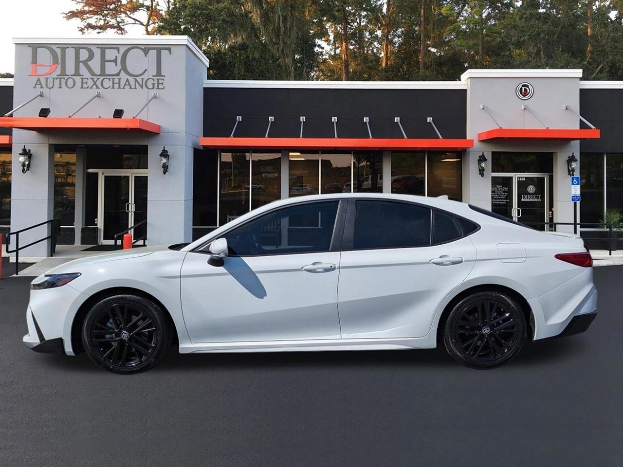 Toyota Camry Hybrid XLE 2025