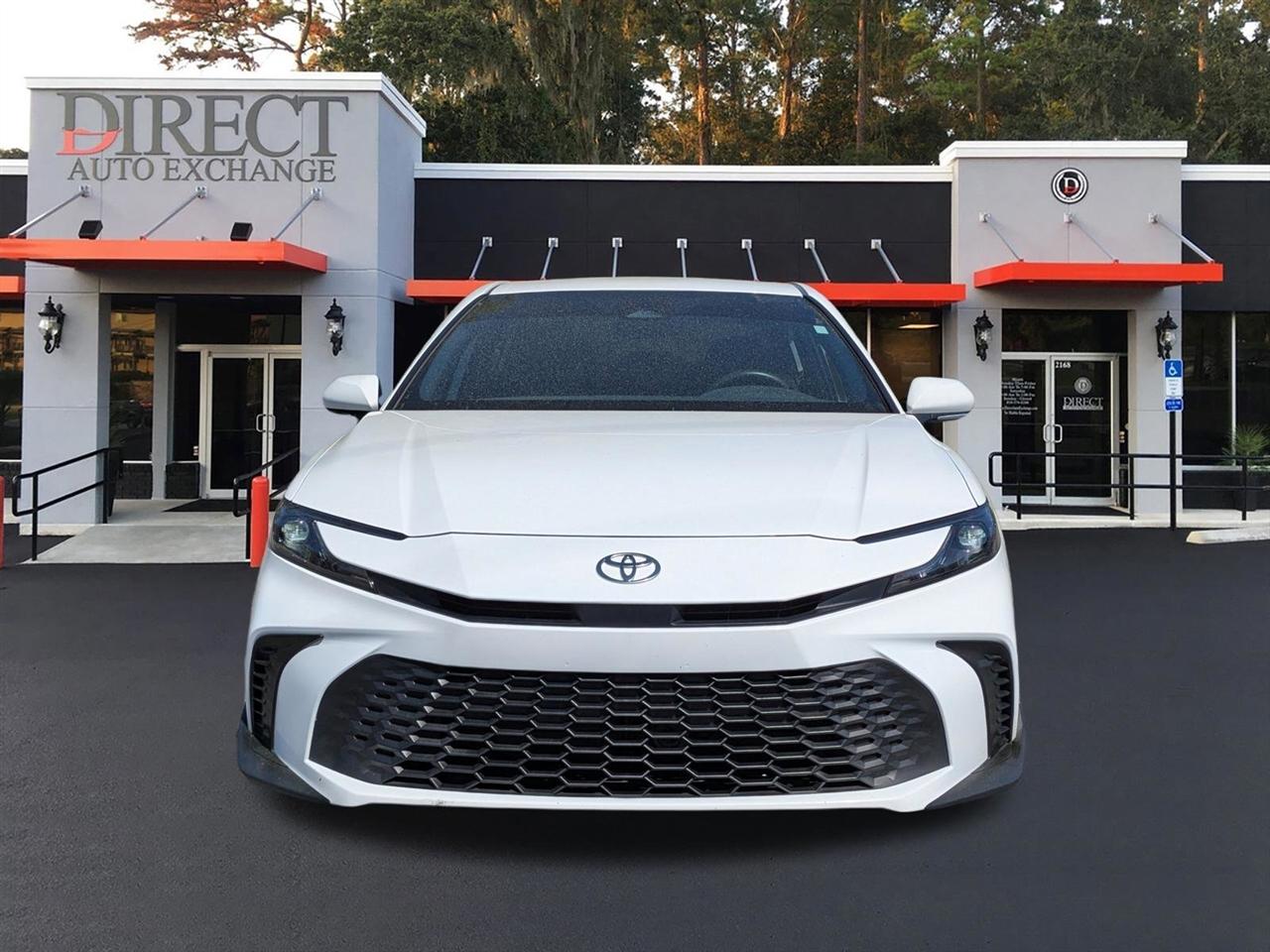 Toyota Camry Hybrid XLE 2025