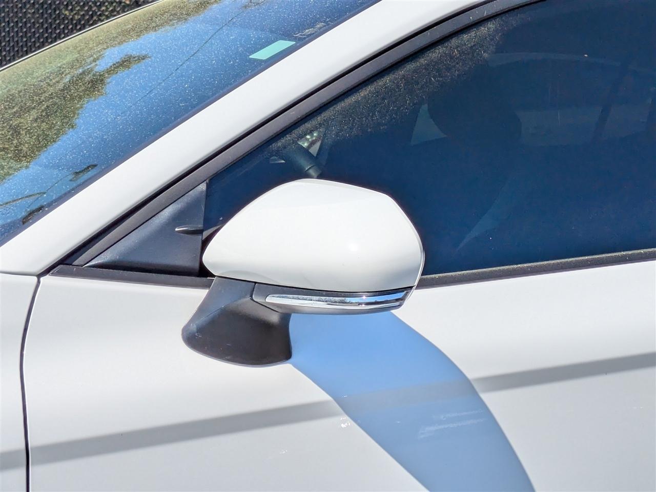 Toyota Camry Hybrid XLE 2025