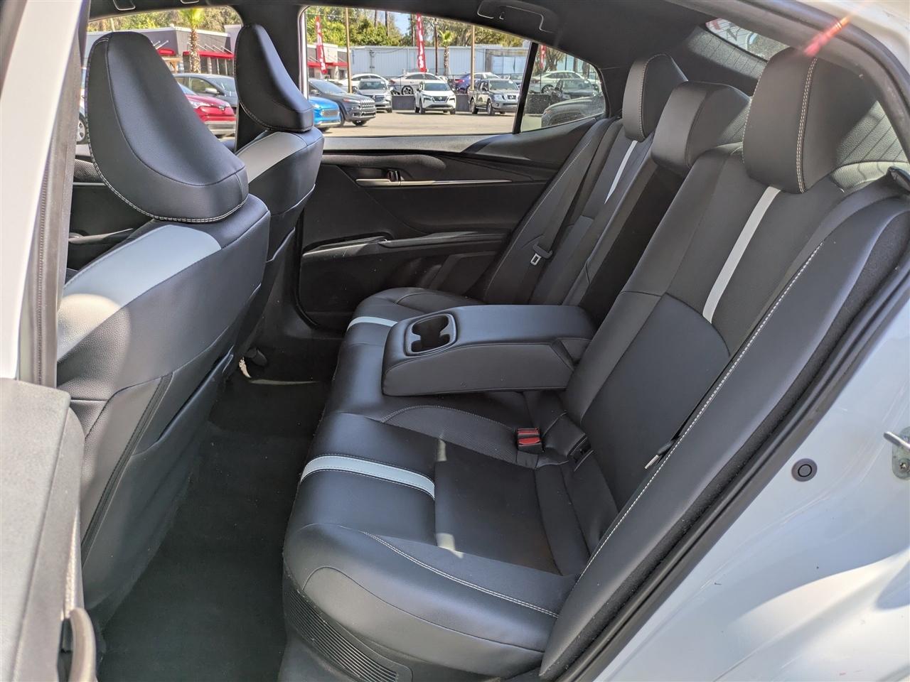 Toyota Camry Hybrid XLE 2025