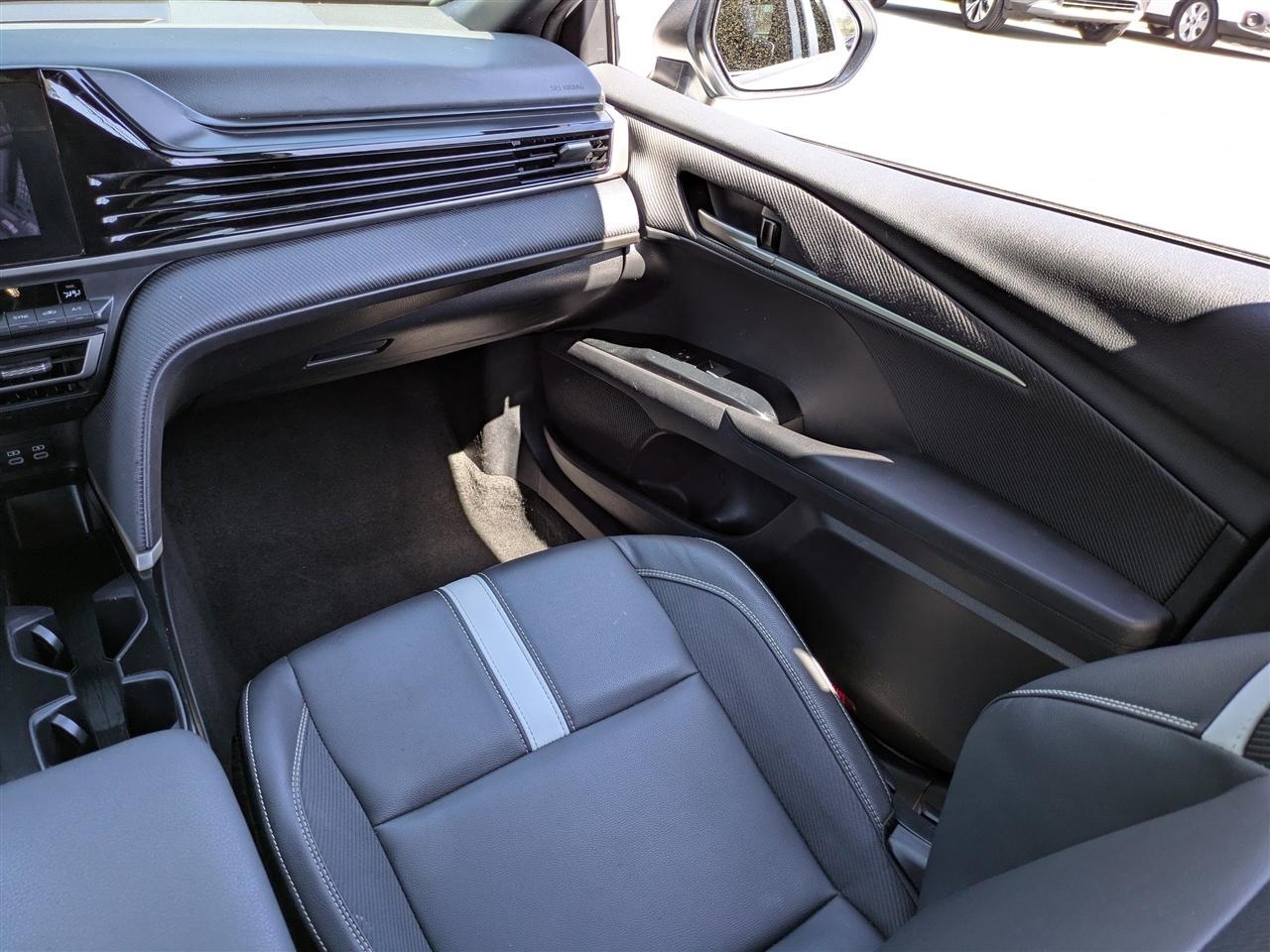 Toyota Camry Hybrid XLE 2025