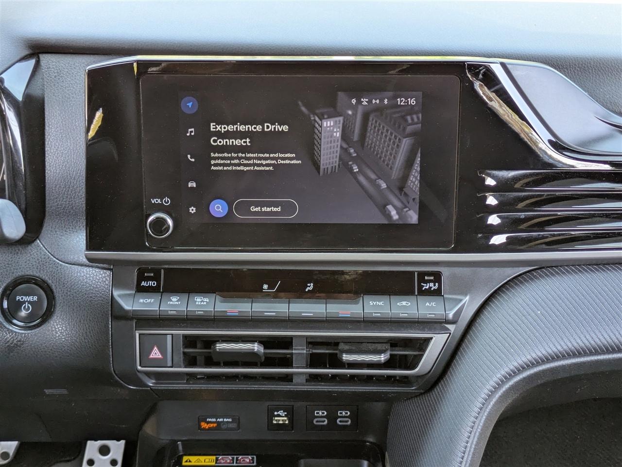 Toyota Camry Hybrid XLE 2025