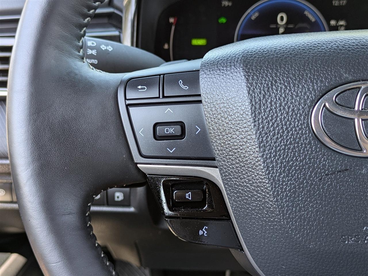 Toyota Camry Hybrid XLE 2025