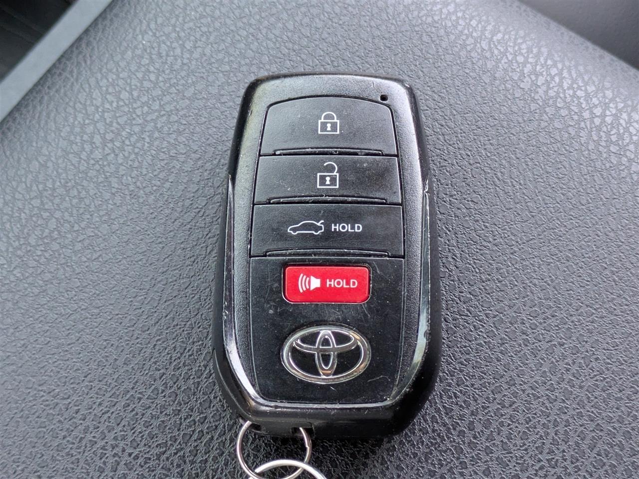 Toyota Camry Hybrid XLE 2025