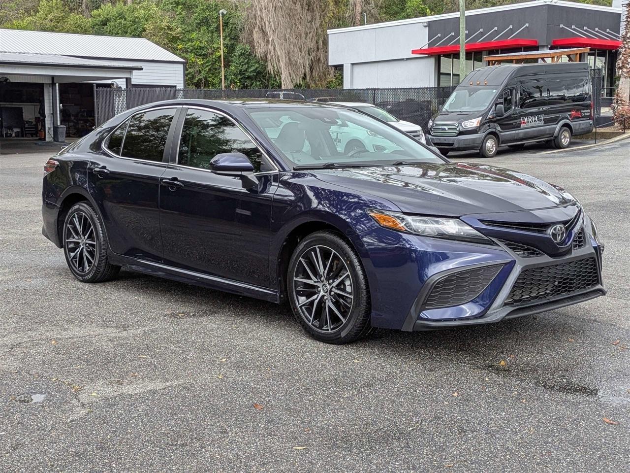 Toyota Camry SE 2021