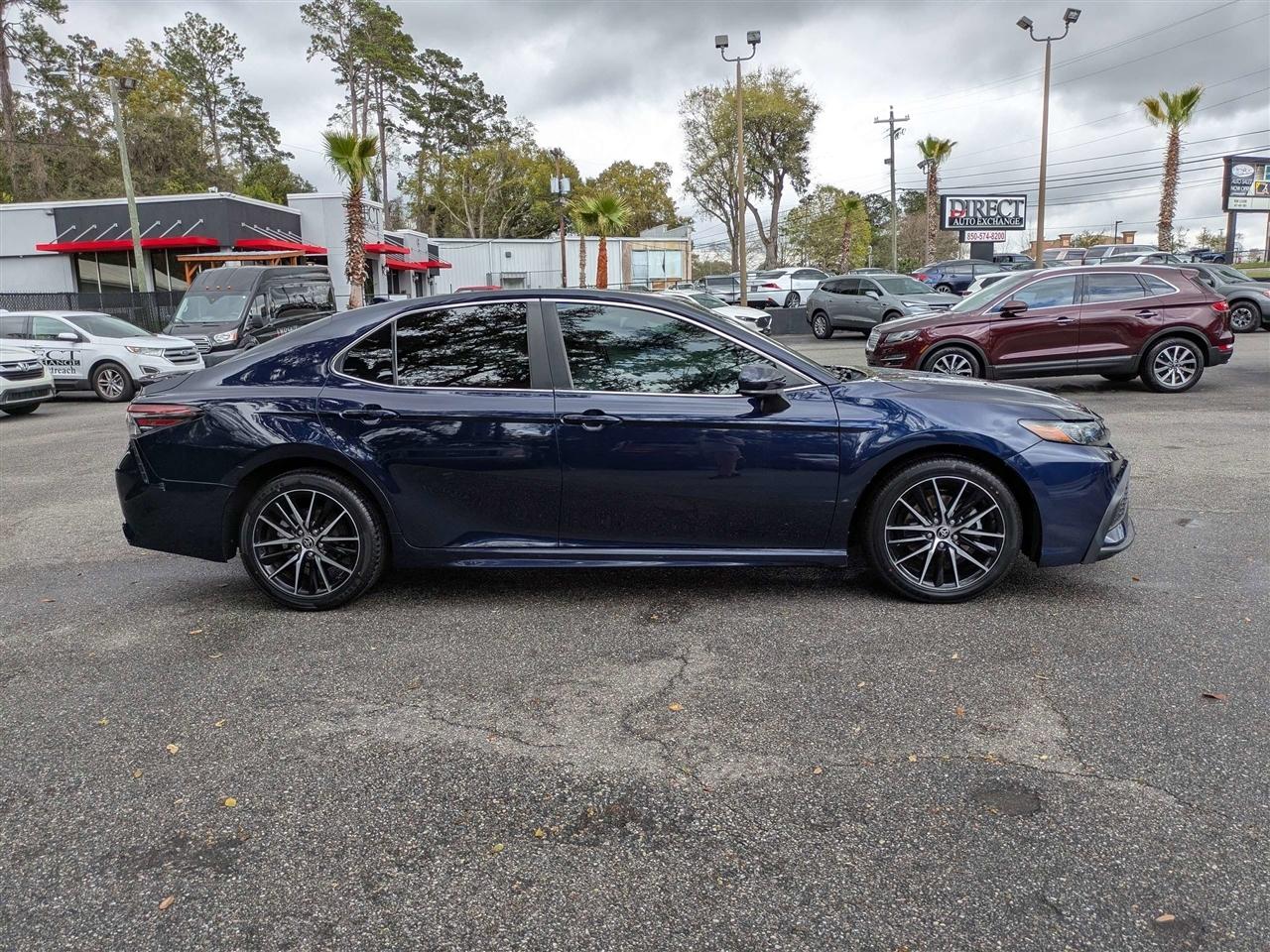 Toyota Camry SE 2021