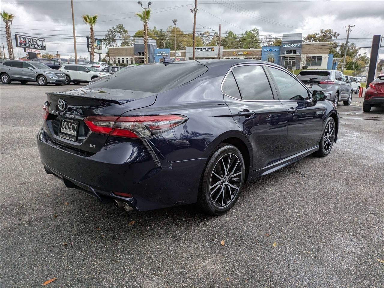 Toyota Camry SE 2021