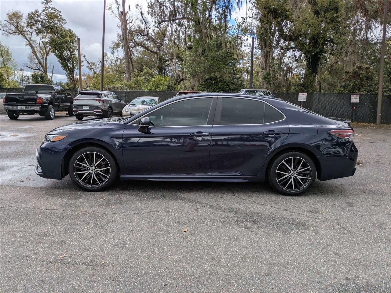 Toyota Camry SE 2021