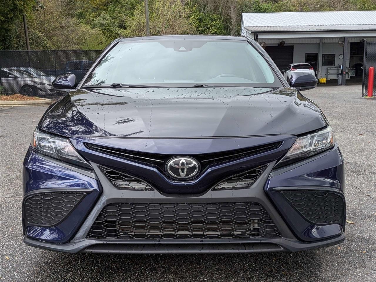 Toyota Camry SE 2021