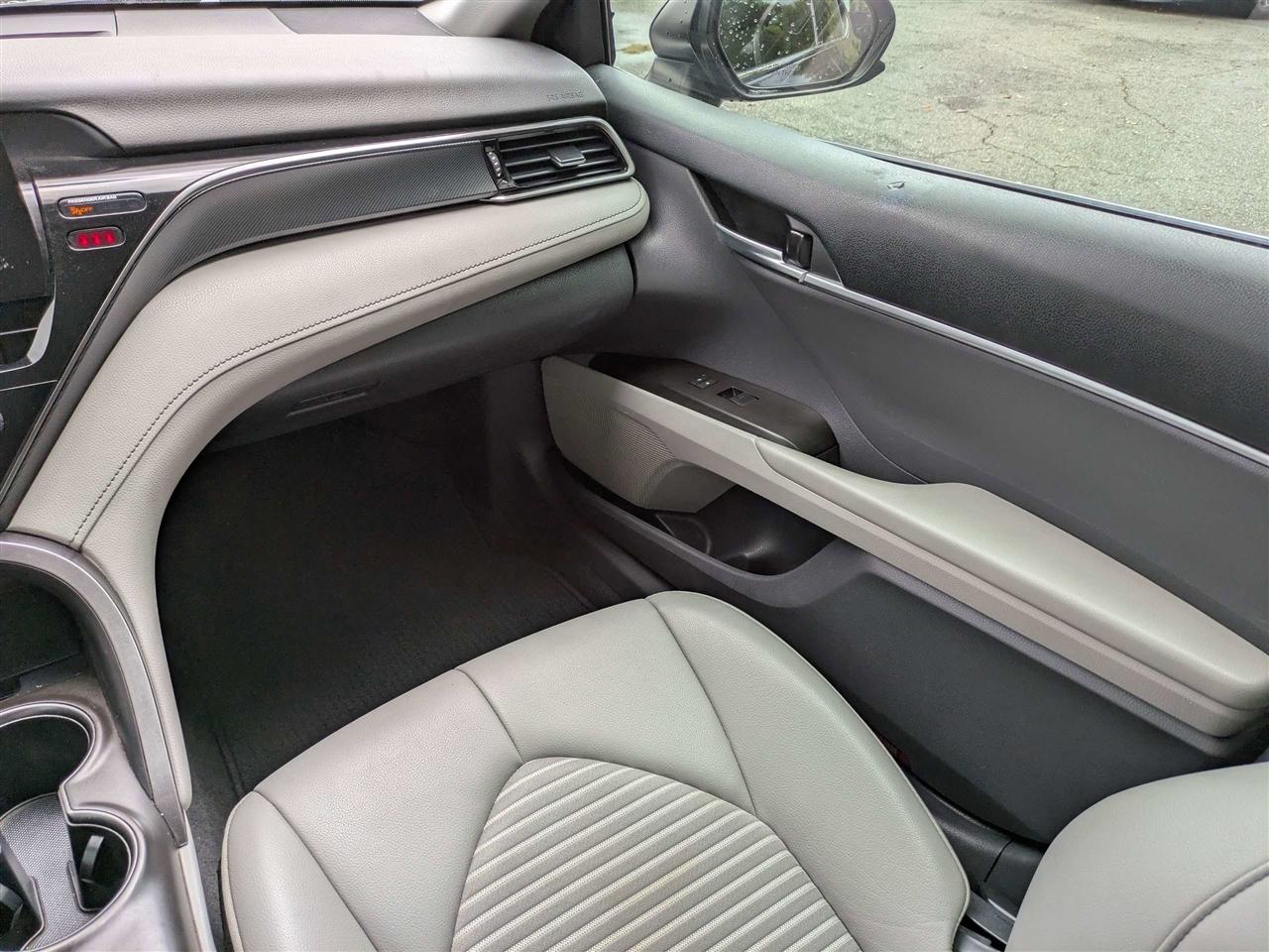 Toyota Camry SE 2021