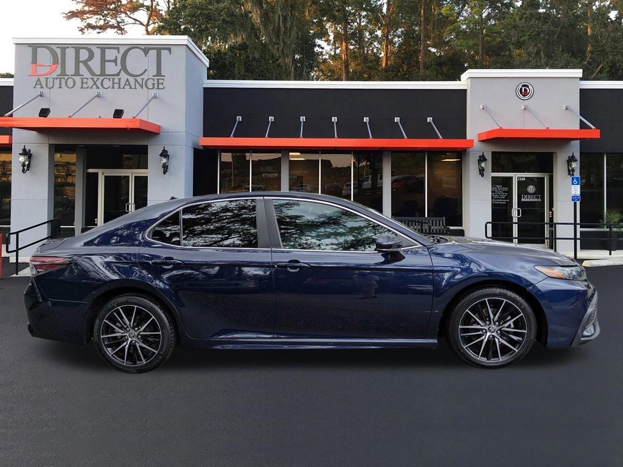 Toyota Camry SE 2021