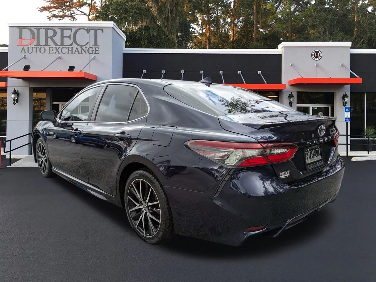 Toyota Camry SE 2021