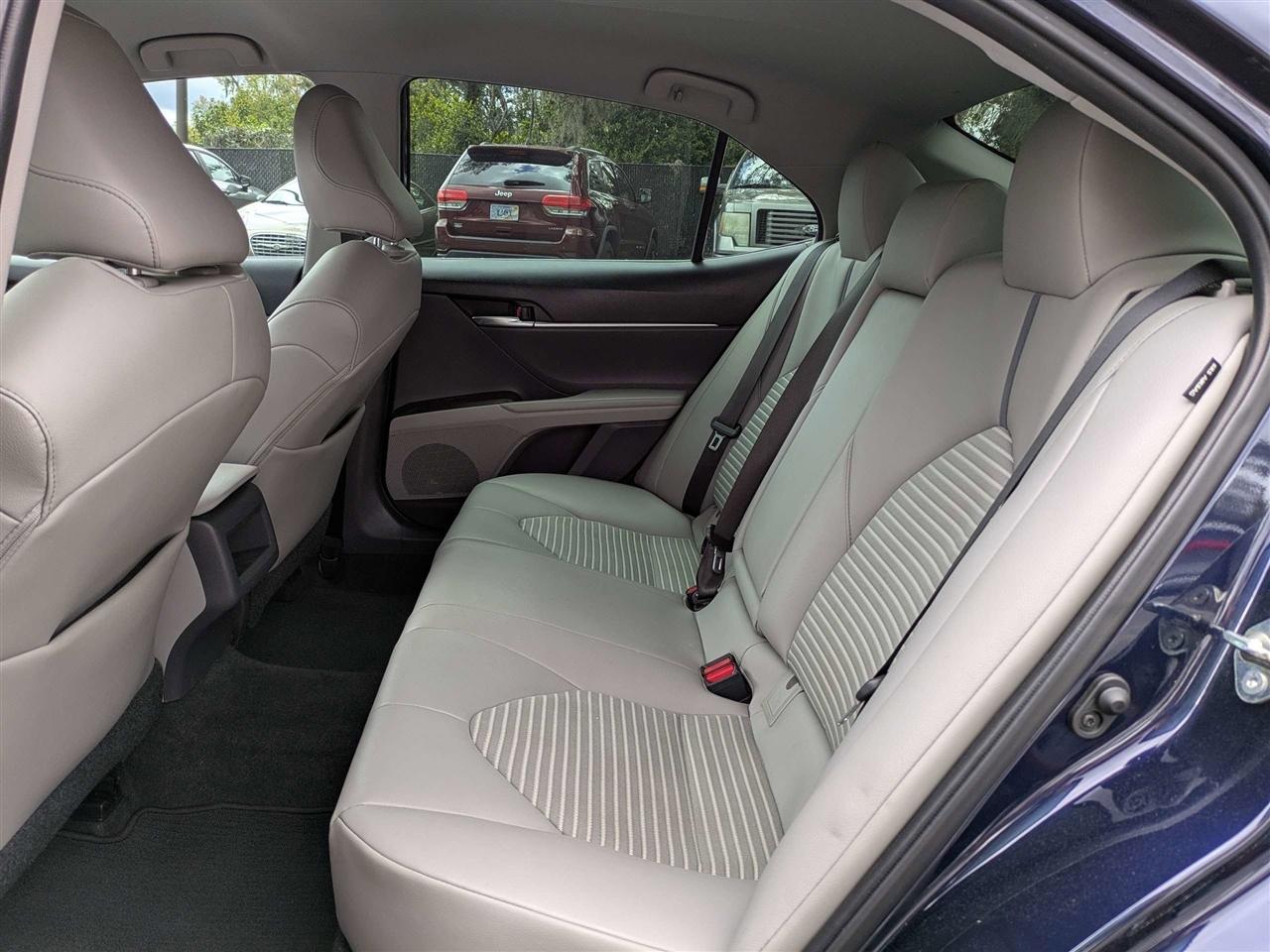 Toyota Camry SE 2021