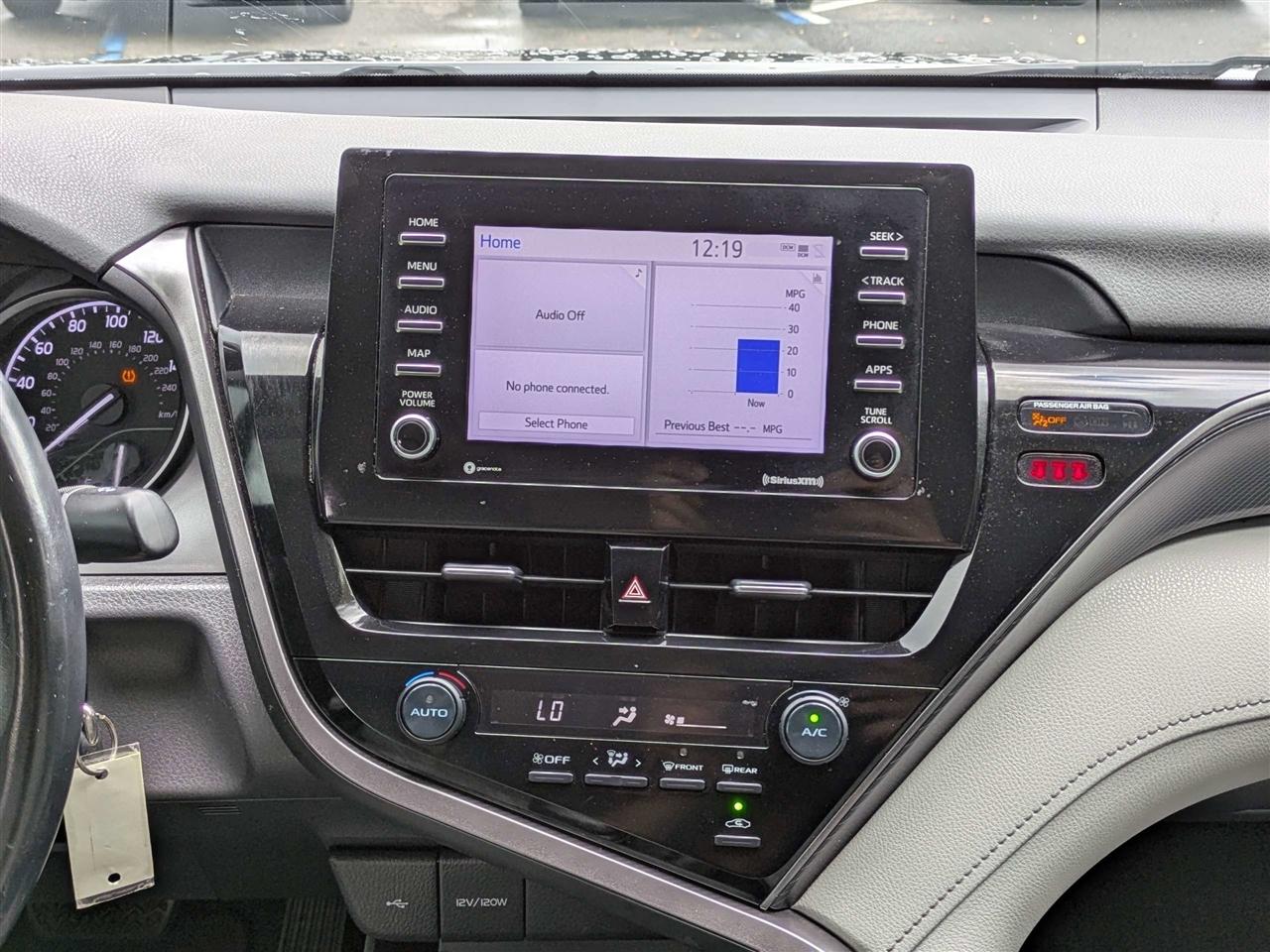 Toyota Camry SE 2021