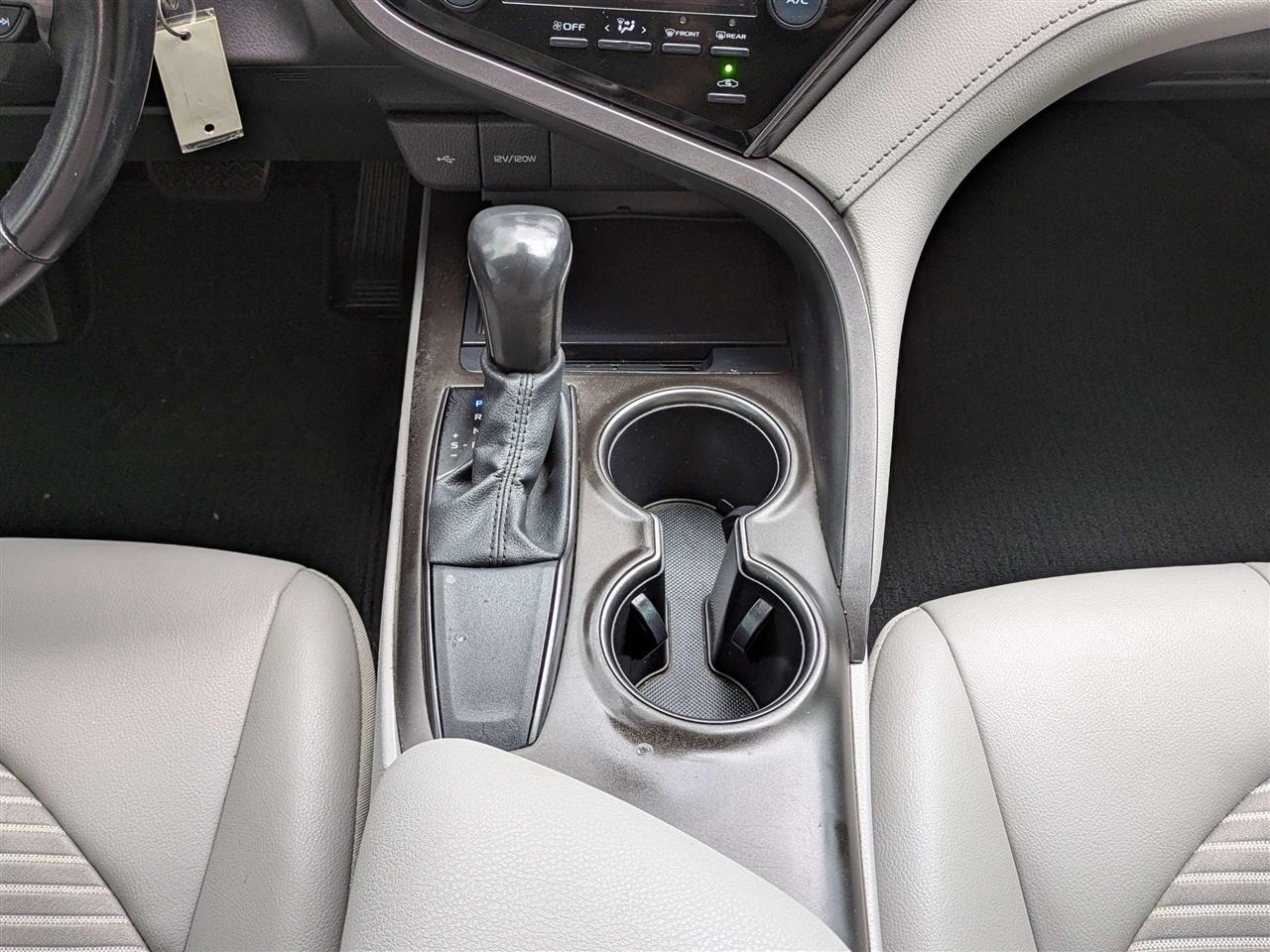 Toyota Camry SE 2021