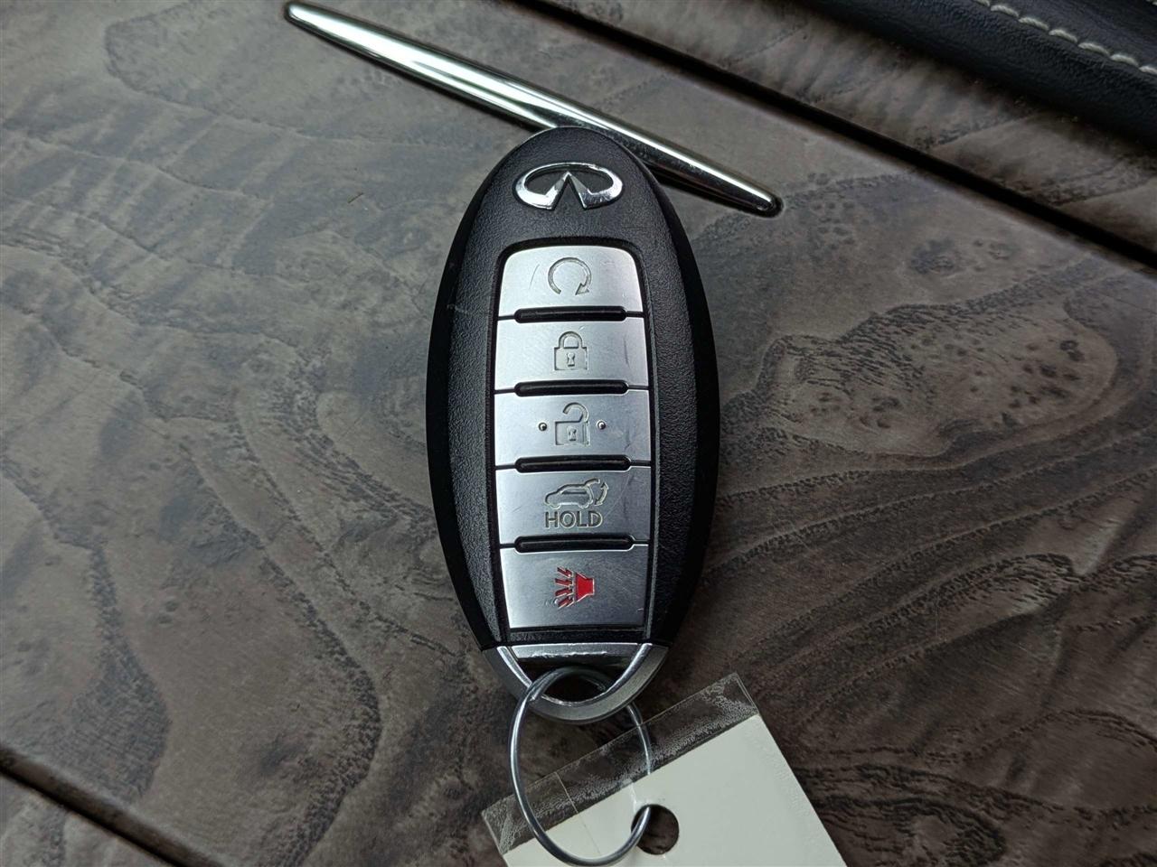 Infiniti QX80 LUXE 2021