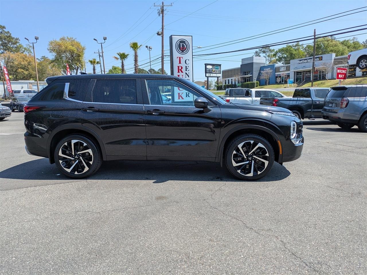 Mitsubishi Outlander SE 2WD 2024