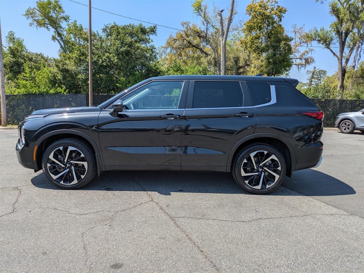 Mitsubishi Outlander SE 2WD 2024