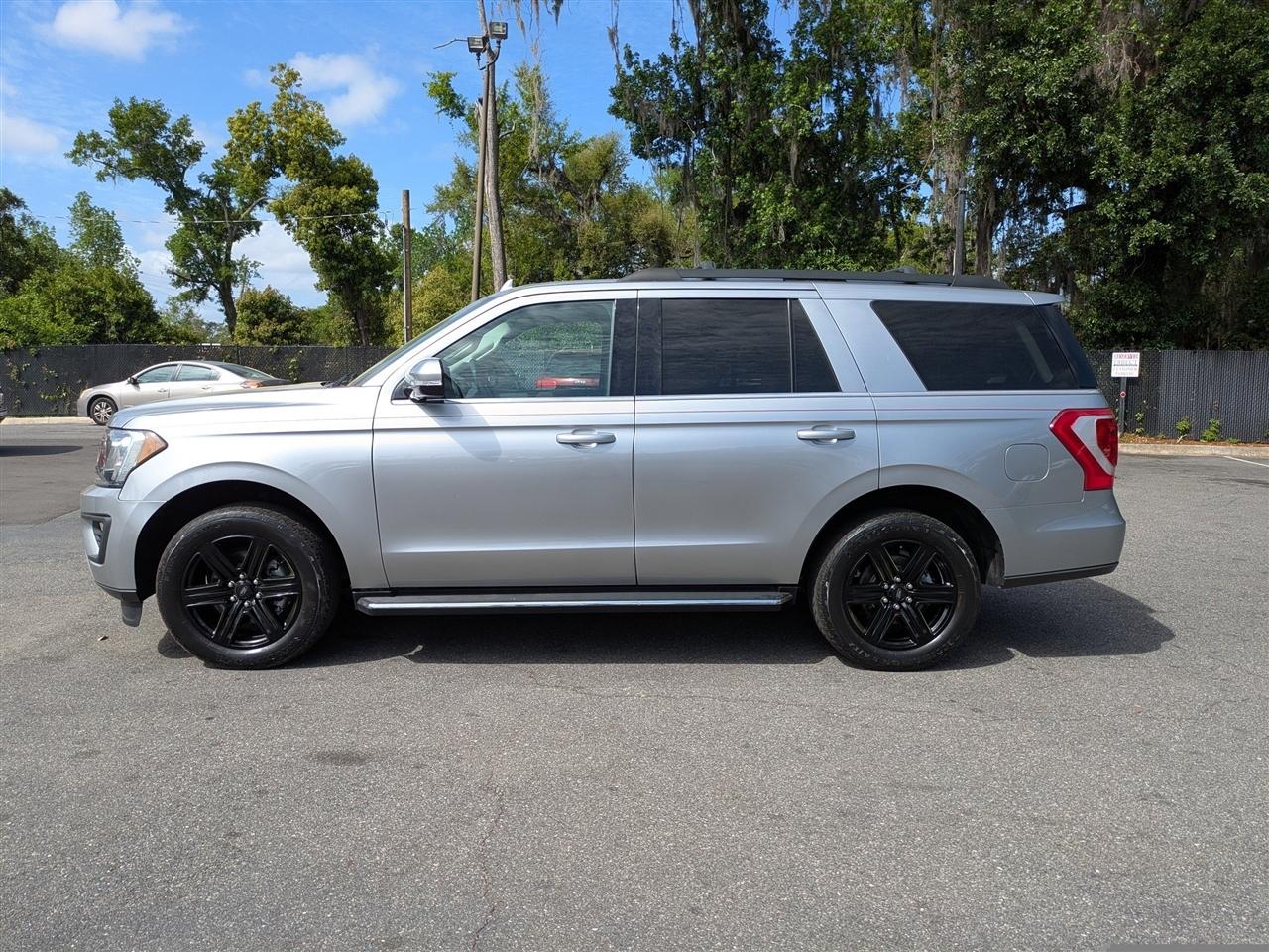 Ford Expedition XLT 2021