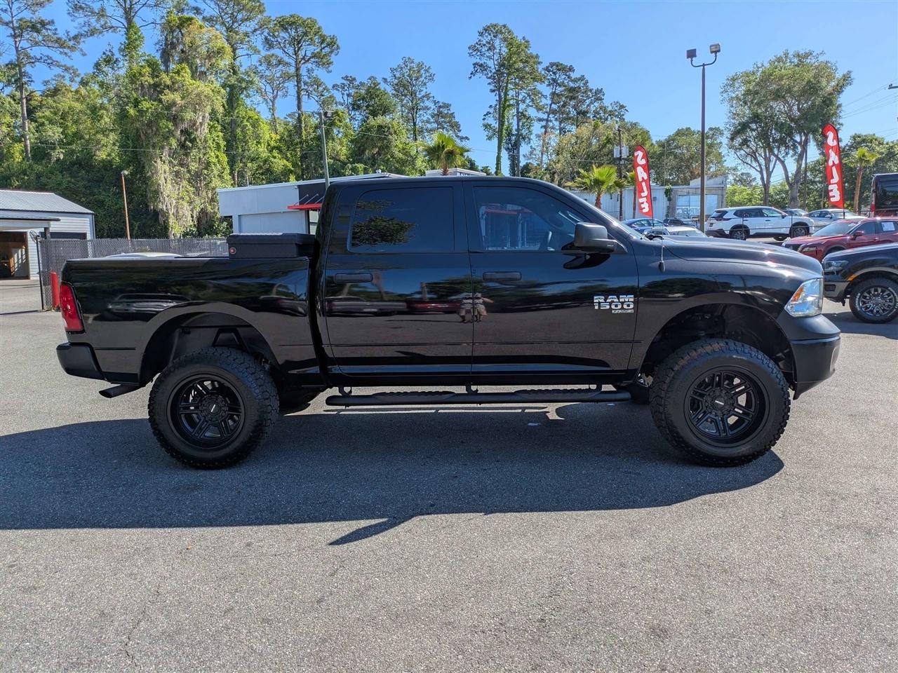 RAM 1500 Classic Tradesman Crew Cab SWB 4WD 2019