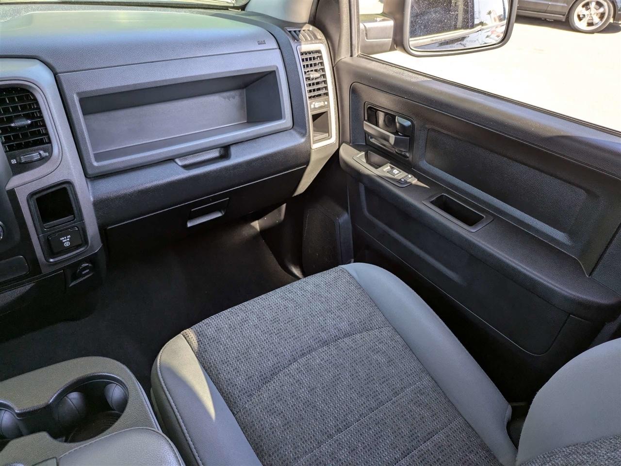 RAM 1500 Classic Tradesman Crew Cab SWB 4WD 2019