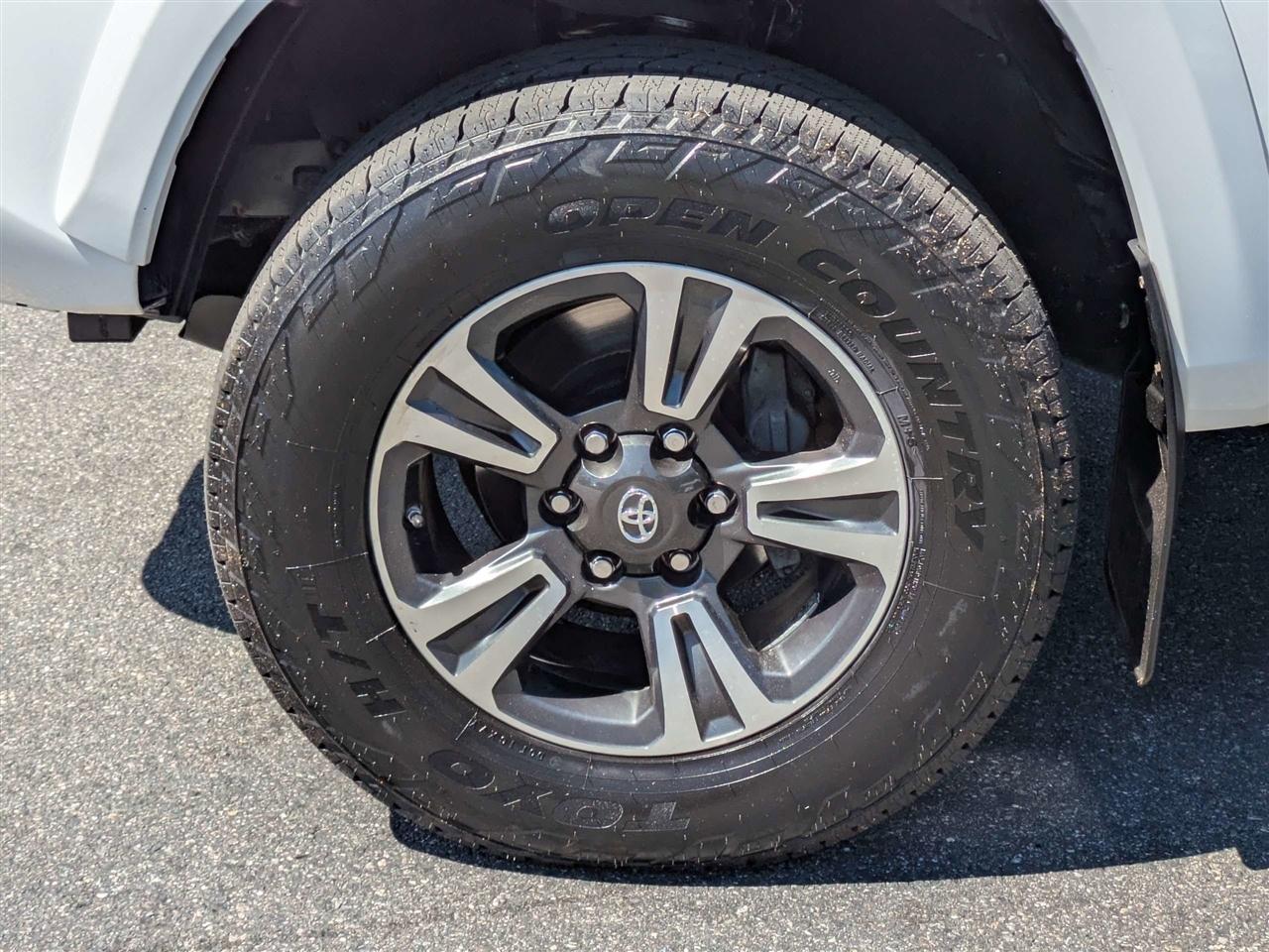 Toyota Tacoma SR5 Double Cab Long Bed V6 6AT 2WD 2017