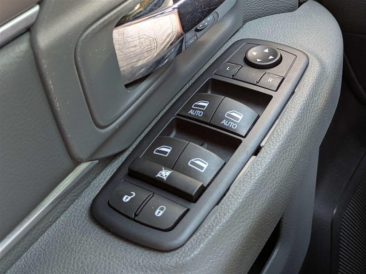 RAM 1500 SLT Crew Cab SWB 4WD 2018