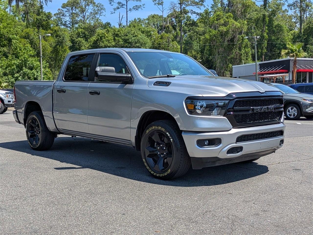 RAM 1500 Tradesman Crew Cab SWB 4WD 2023