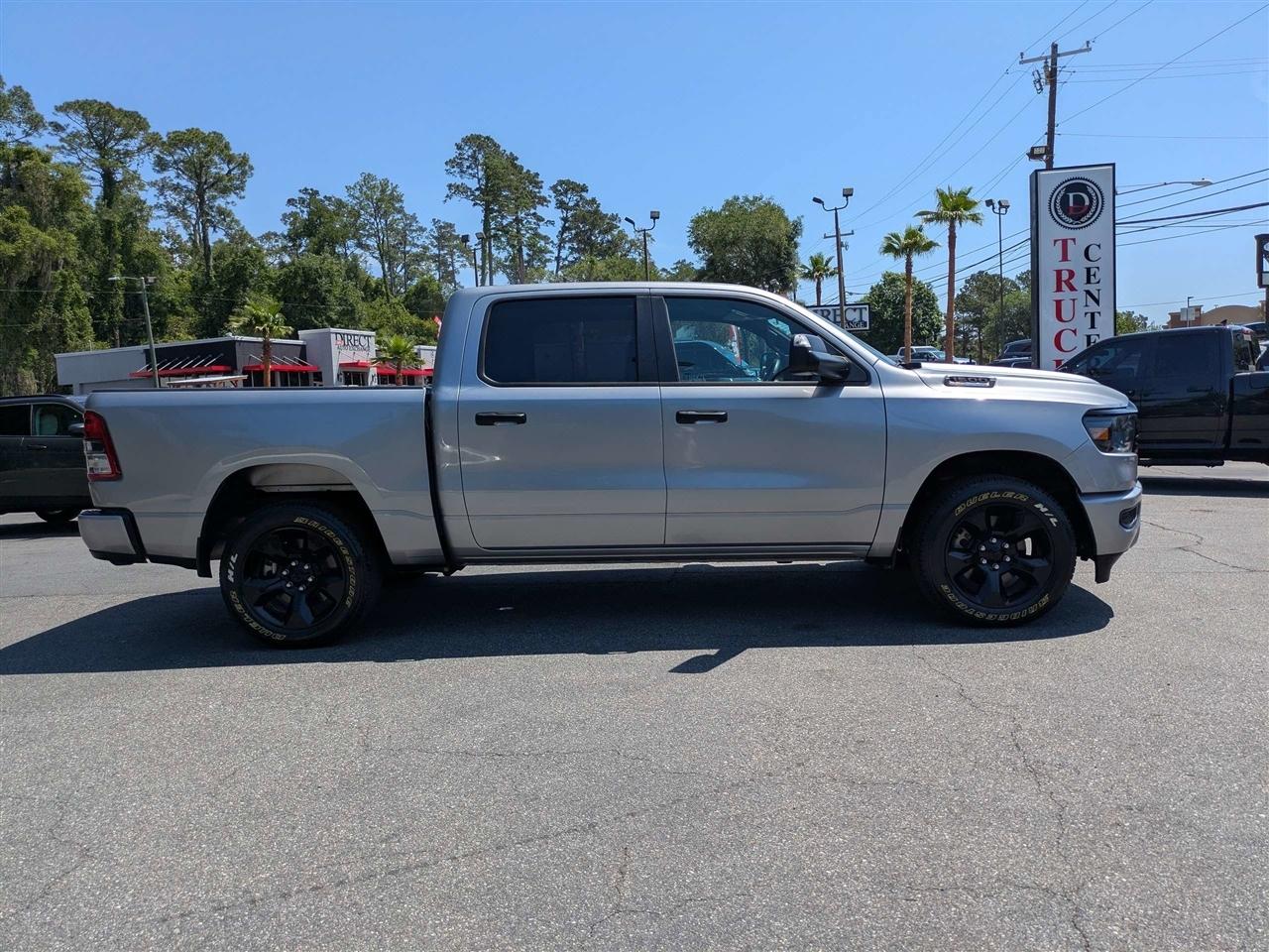 RAM 1500 Tradesman Crew Cab SWB 4WD 2023