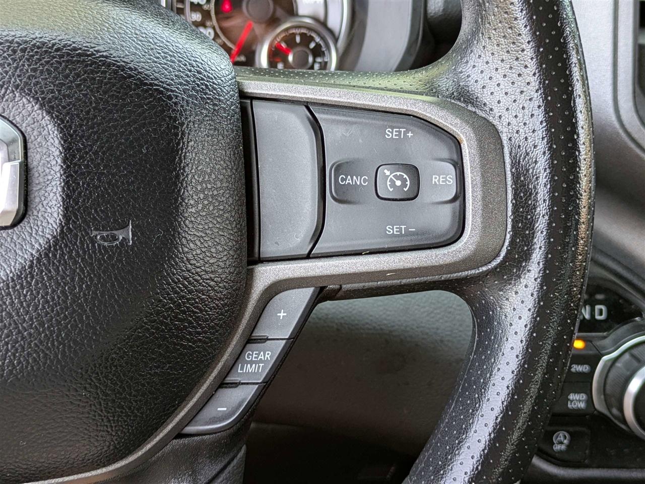 RAM 1500 Tradesman Crew Cab SWB 4WD 2023