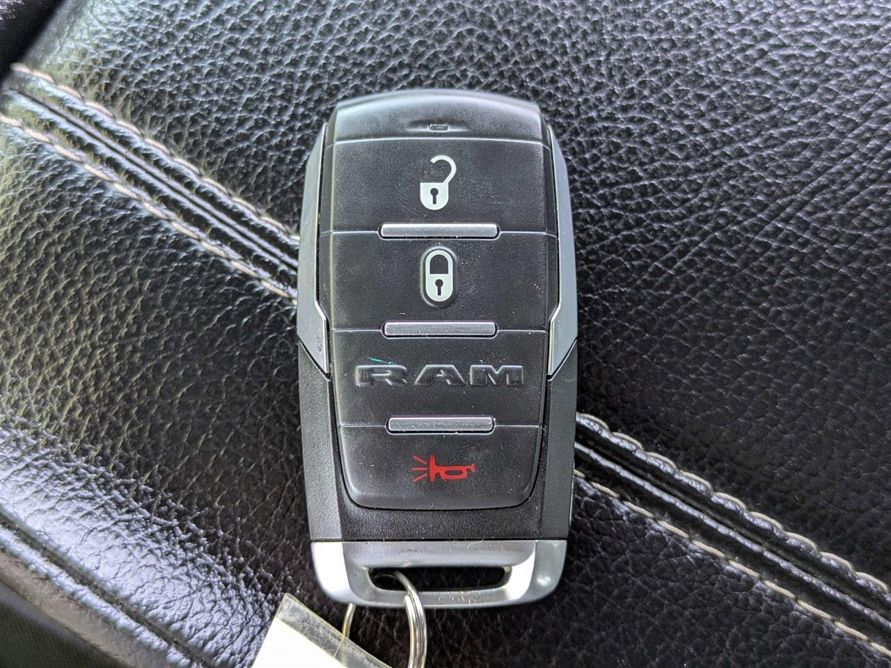 RAM 1500 Tradesman Crew Cab SWB 4WD 2023