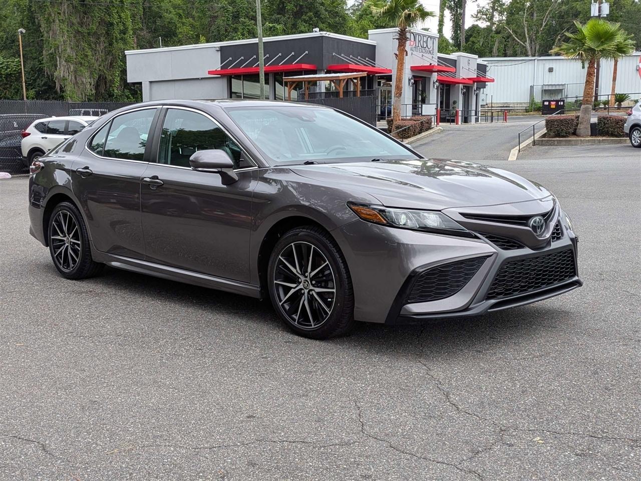 Toyota Camry SE 2021