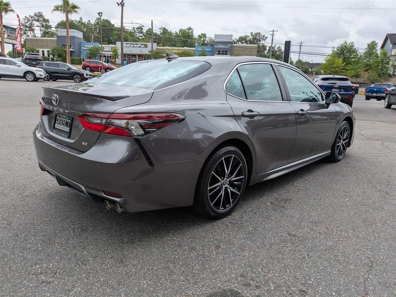 Toyota Camry SE 2021