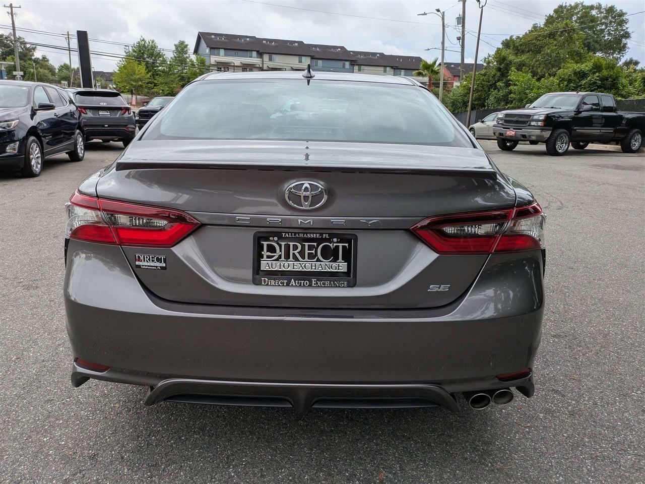 Toyota Camry SE 2021