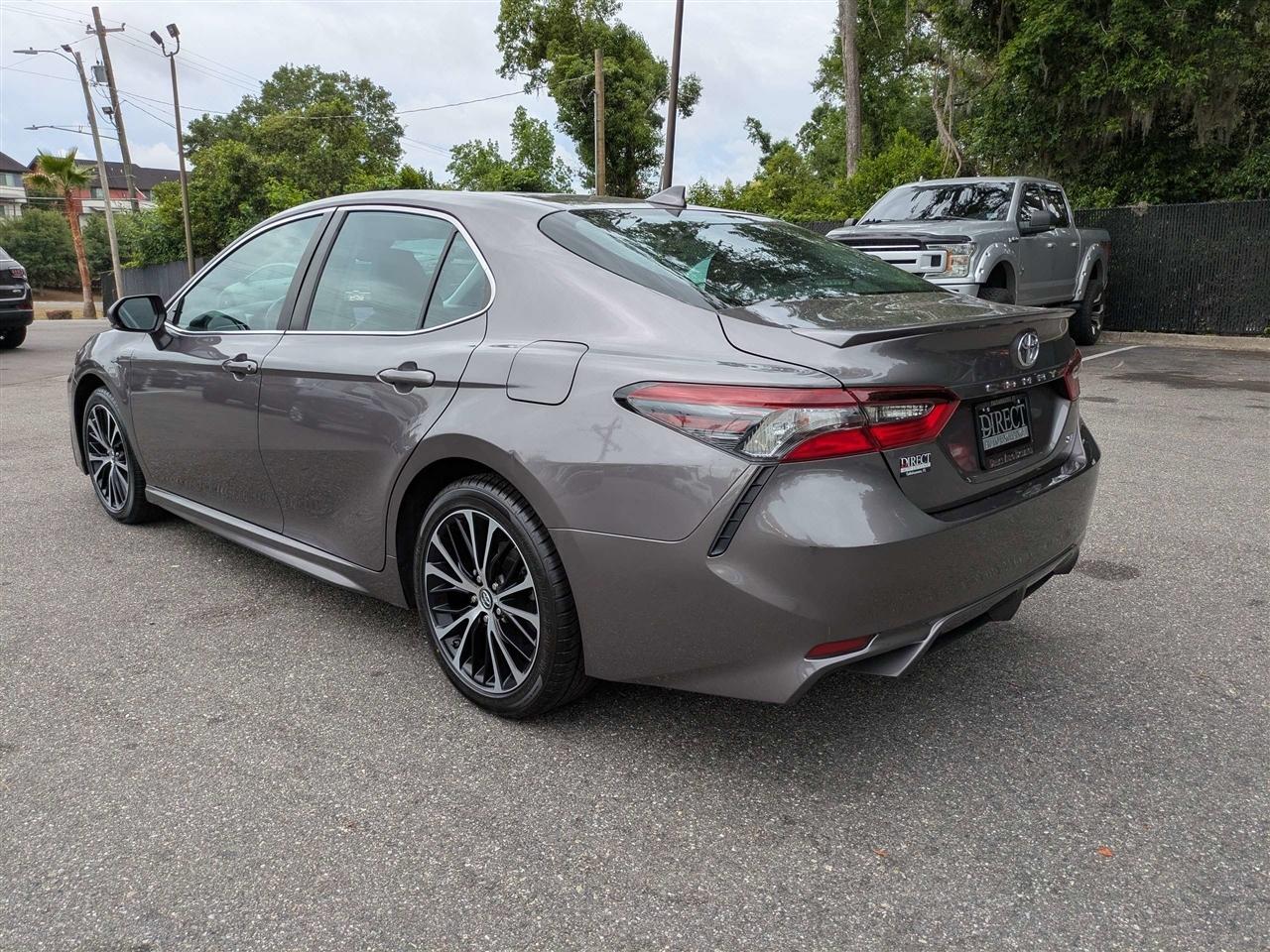 Toyota Camry SE 2021