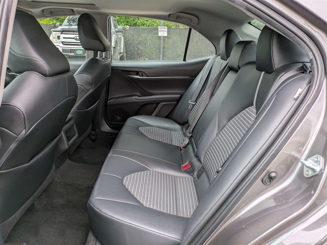 Toyota Camry SE 2021