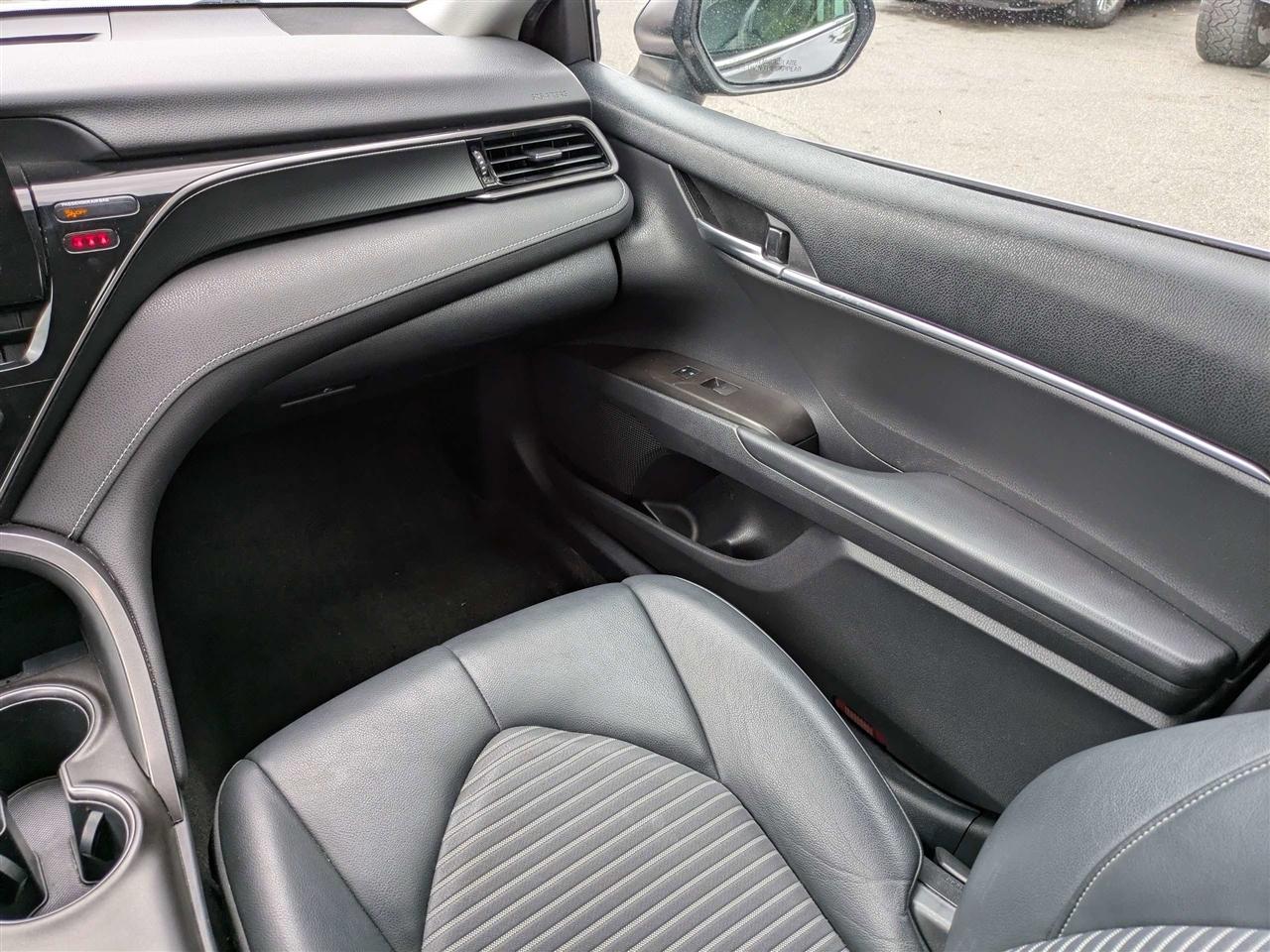 Toyota Camry SE 2021