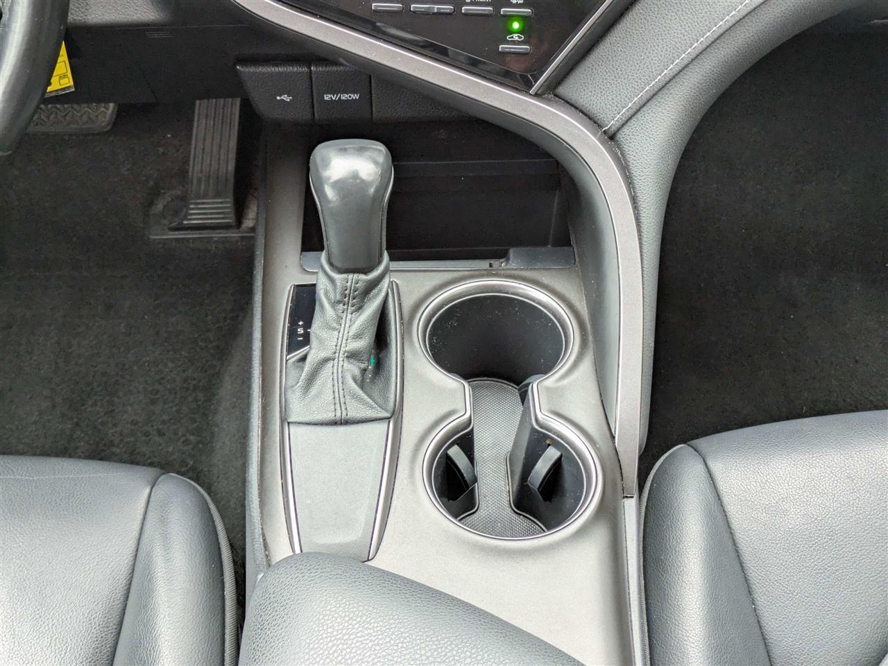 Toyota Camry SE 2021