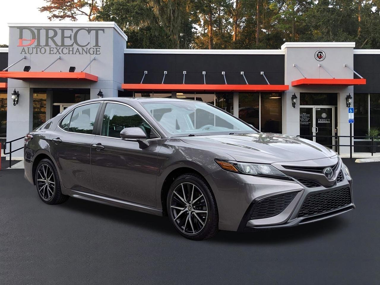 Toyota Camry SE 2021