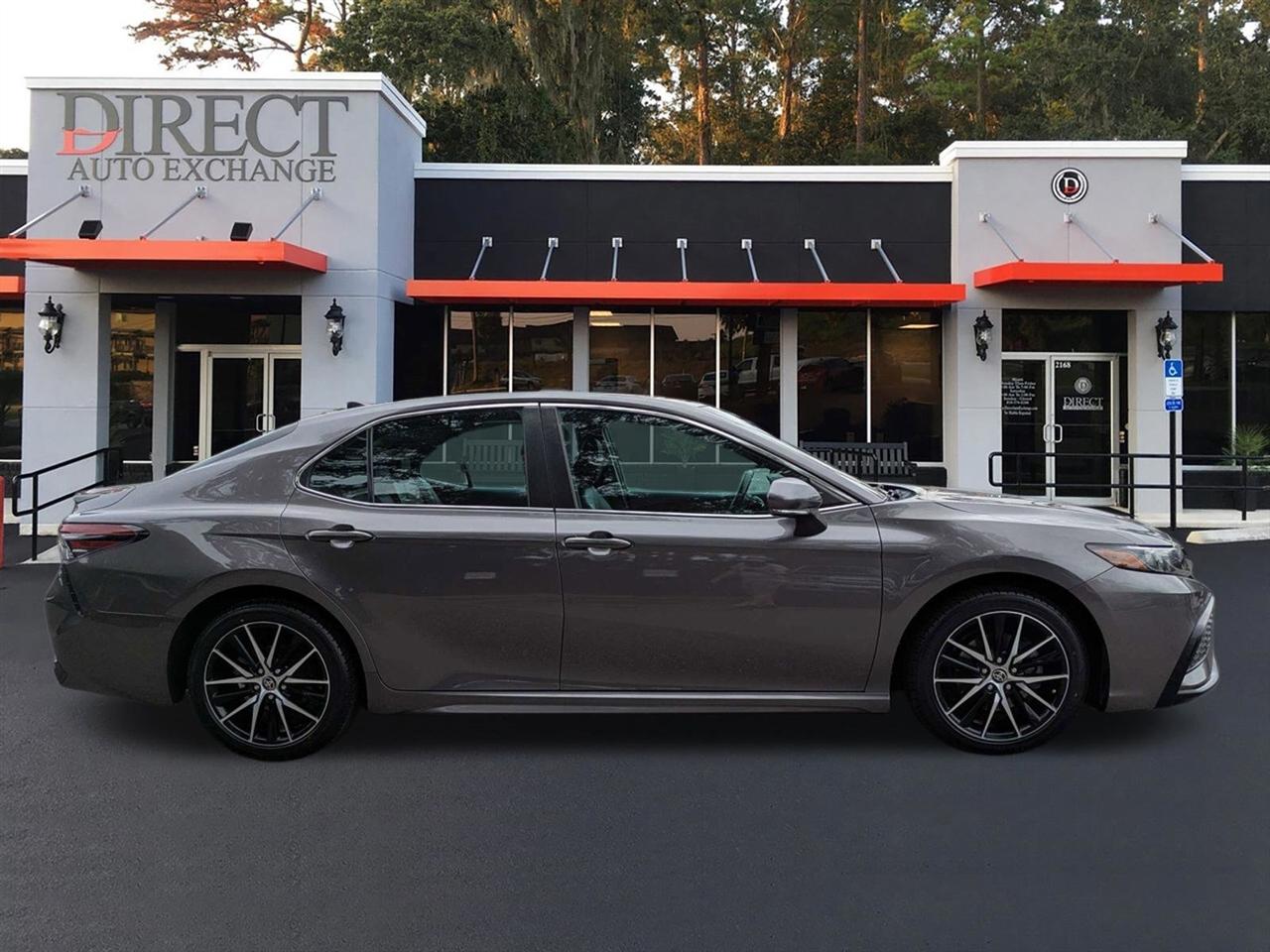 Toyota Camry SE 2021