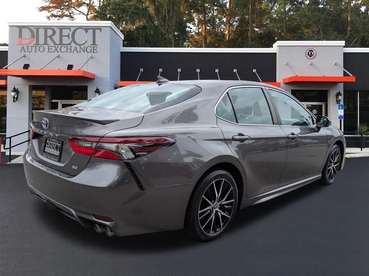 Toyota Camry SE 2021