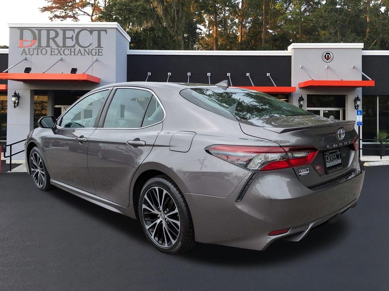 Toyota Camry SE 2021