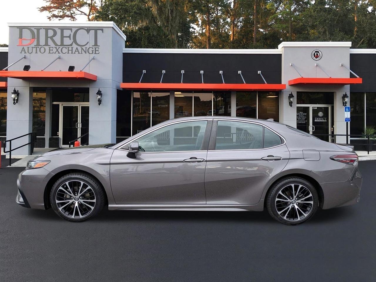 Toyota Camry SE 2021