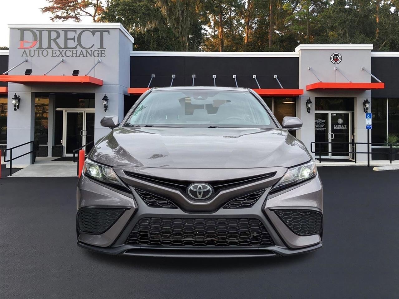 Toyota Camry SE 2021