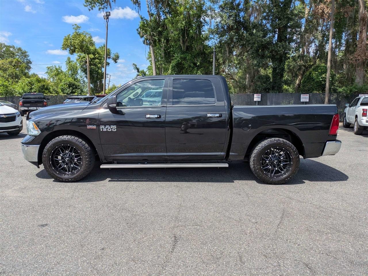 RAM 1500 SLT Crew Cab SWB 2WD 2018
