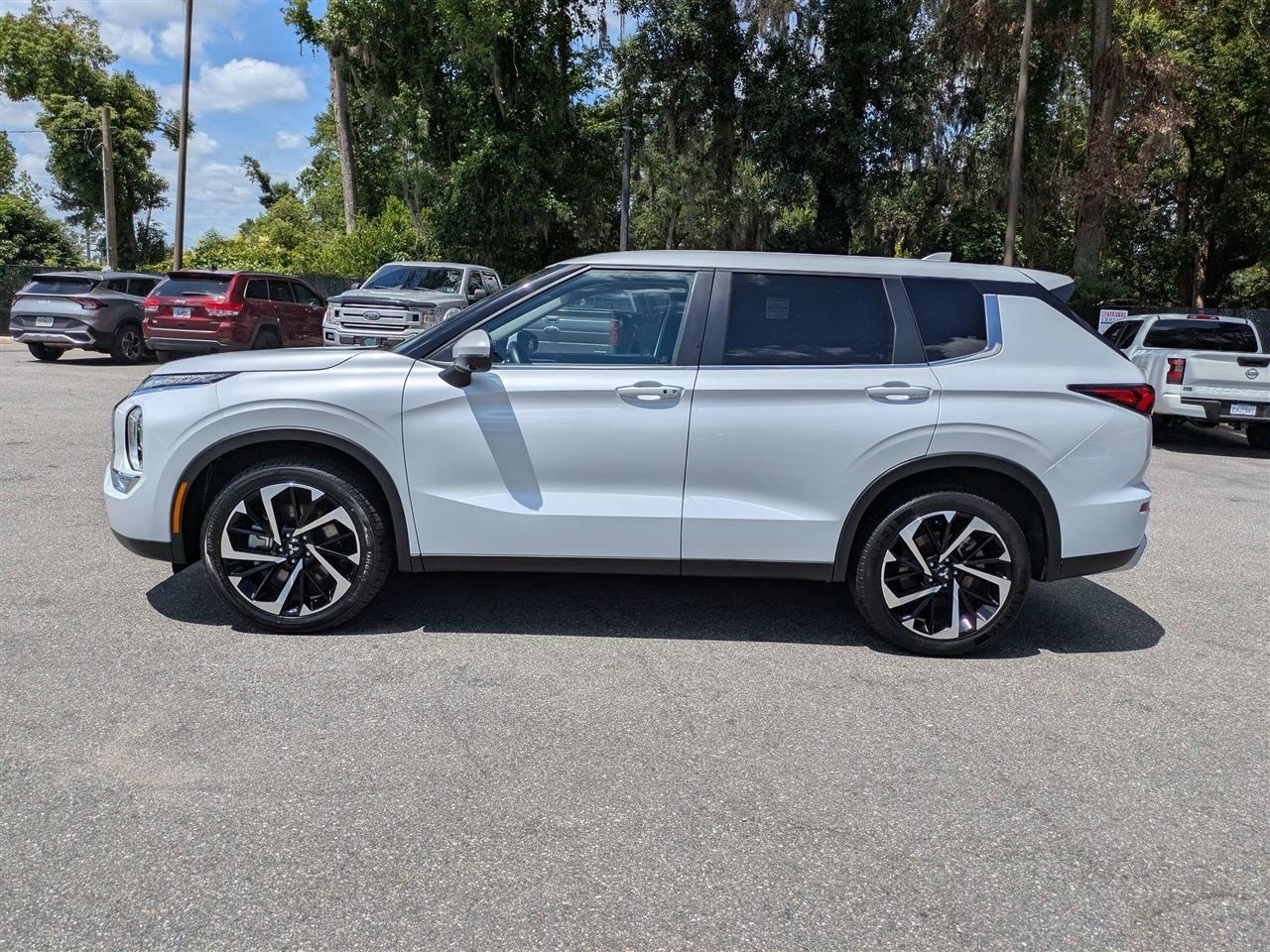 Mitsubishi Outlander SE 2WD 2024